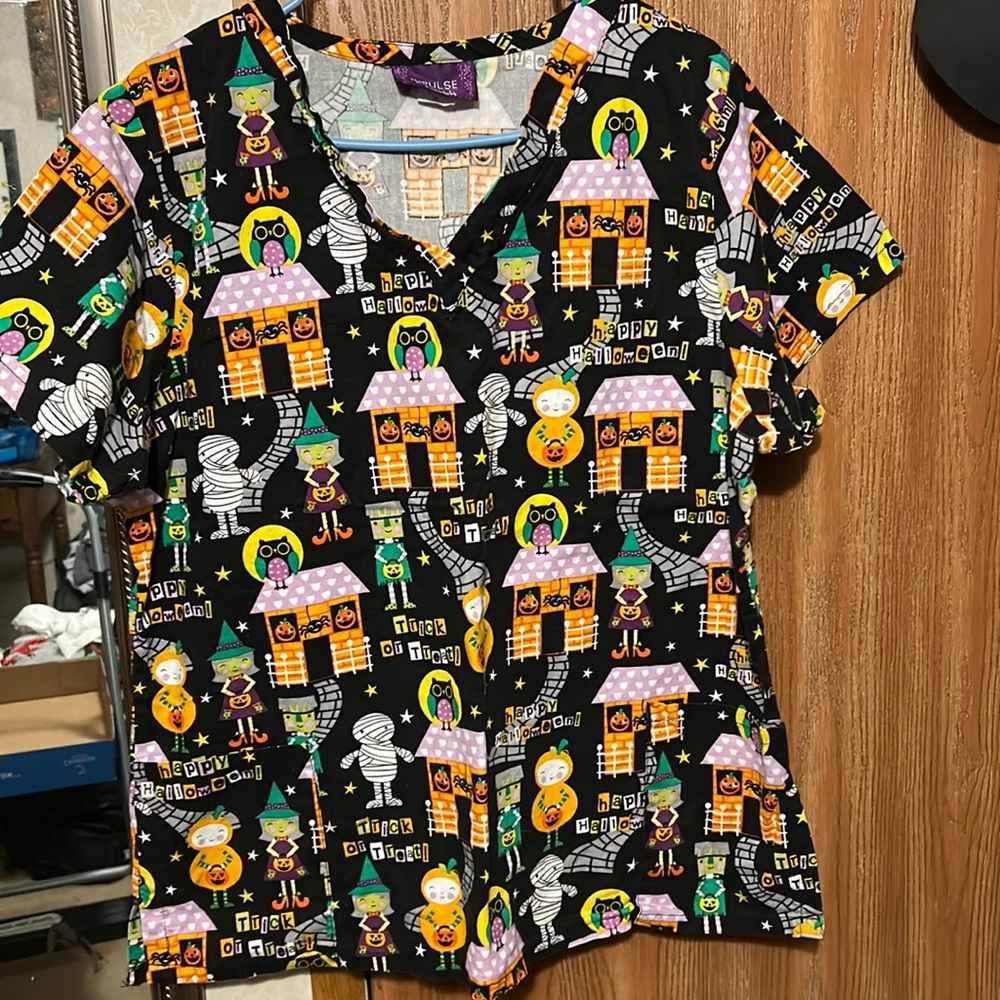 Women’s scrub top